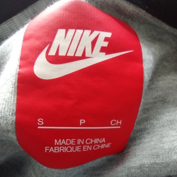 NIKE ASYMMETRICAL ZIPPERED HOODIE CHILD'S SIZE SMALL - Picture 5 of 6